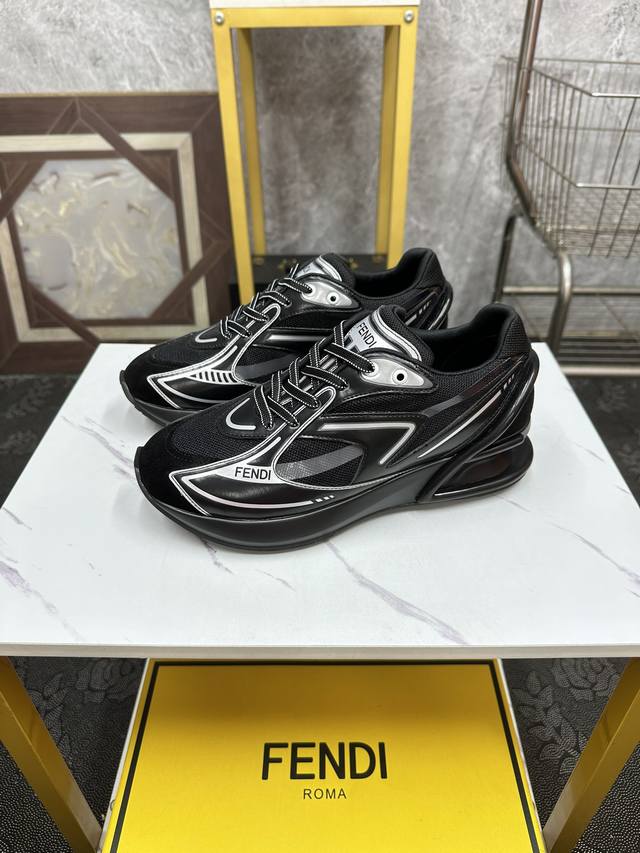 Fendi-芬迪 经典款运动休闲鞋时下新品，采用牛皮面料舒适真皮内里。完美楦型，大方时尚的设计，吸引了众多消费者的追捧，码数：38-44。 45定做不退换 两色